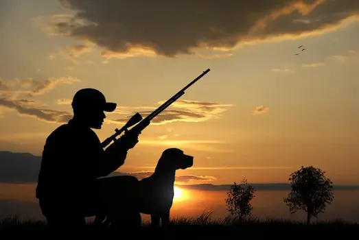 Avcı Olmak İçin avcı resimde köpeği ile