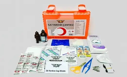 Av sırasında olası kazalar için hazırlanmış ilk yardım çantası