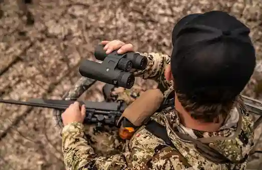 Optik Zoom Dürbün Avcı Avını Gözlemliyor