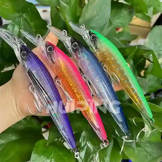 Big Game ve Sırtı Avı: Ekipman Seçim Kılavuzu 3 Derin dalış yapan gagalı rapalalar, büyük tuzlu su avcılarını hedefleyen sahte yemler ile trolling av sahnesi.