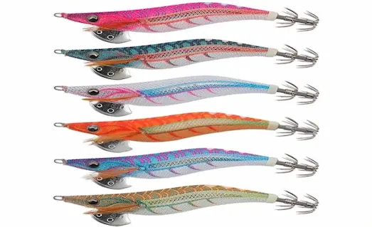 Kalamar Avı Teknikleri: Takım ve Ekipman Seçimi 3 Kalamar avında kullanılan farklı renklerde egi kalamar zokaları