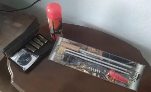 Av Tüfeği Temizliği malzemeleri, harbi seti ve silah spreyi.